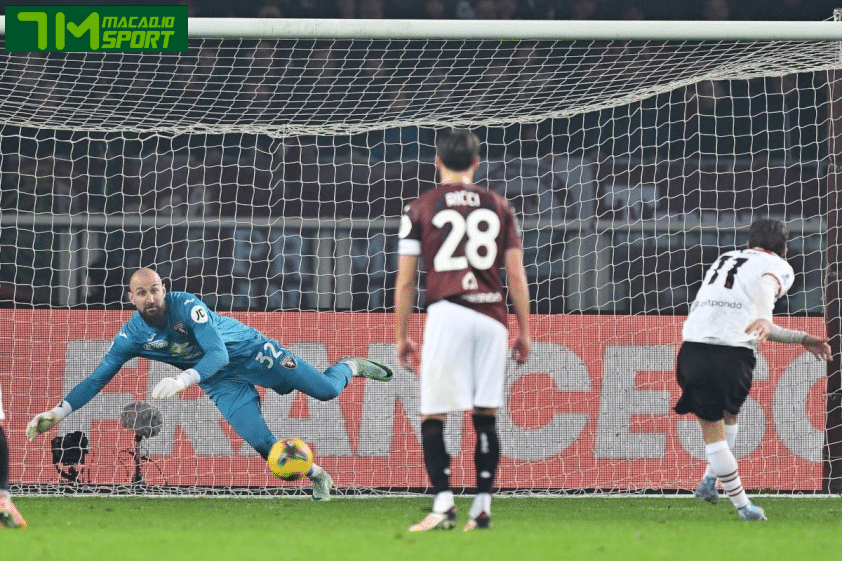 Vanja Milinkovic-Savic bắt phạt đền xuất sắc Vanja Milinkovic-Savic bắt phạt đền xuất sắc