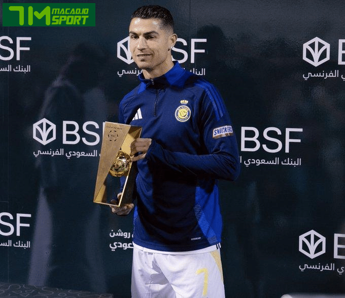 Ronaldo nhận giải thưởng bàn thắng đẹp nhất tuần